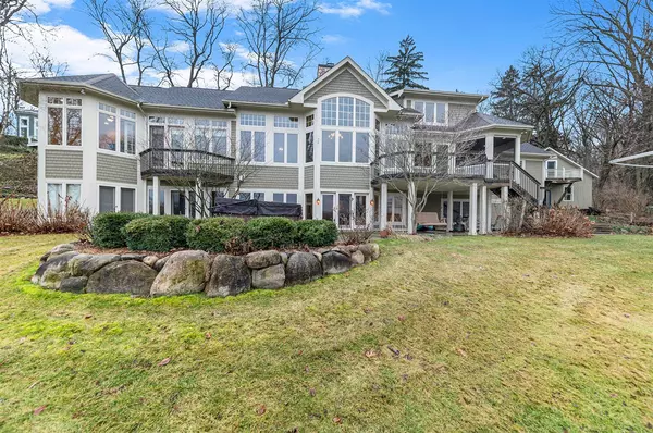 1469 W Gull Lake Drive, Richland, MI 49083-9397