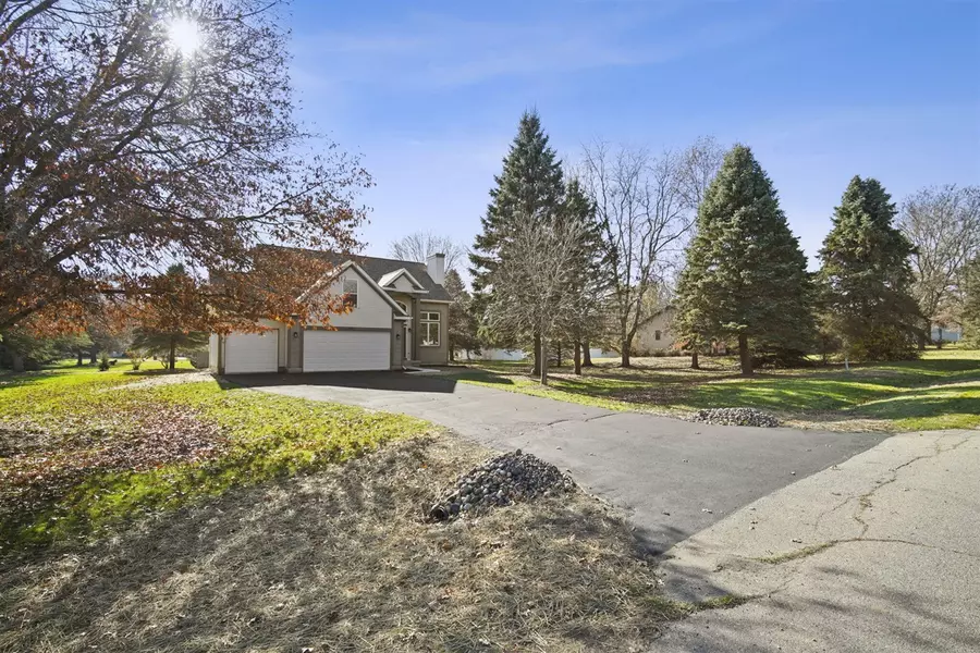 5349 Hilltop Trail, Perry, MI 48872