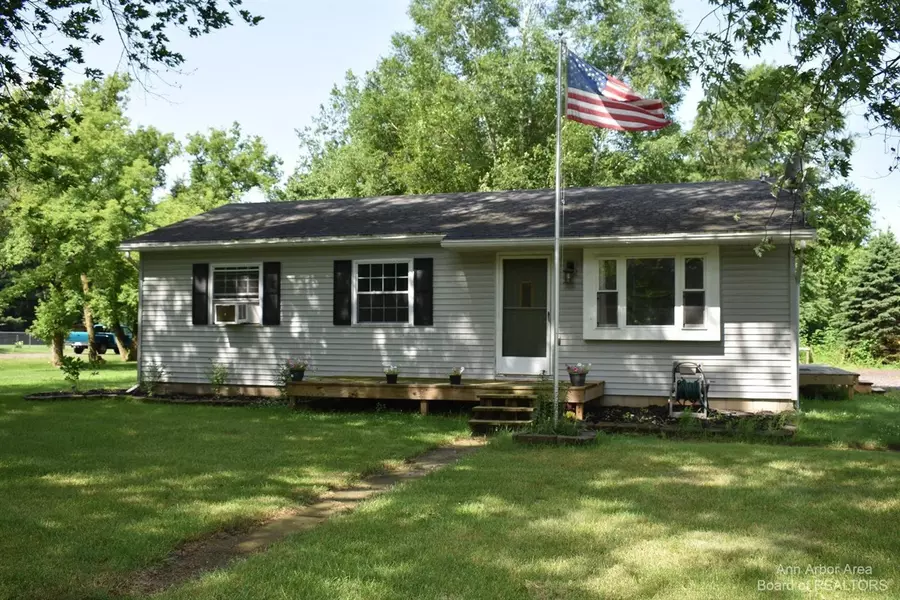 10085 Plank Road, Maybee, MI 48159-9792