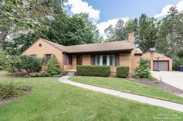 2678 Valley Drive, Ann Arbor, MI 48103-2748