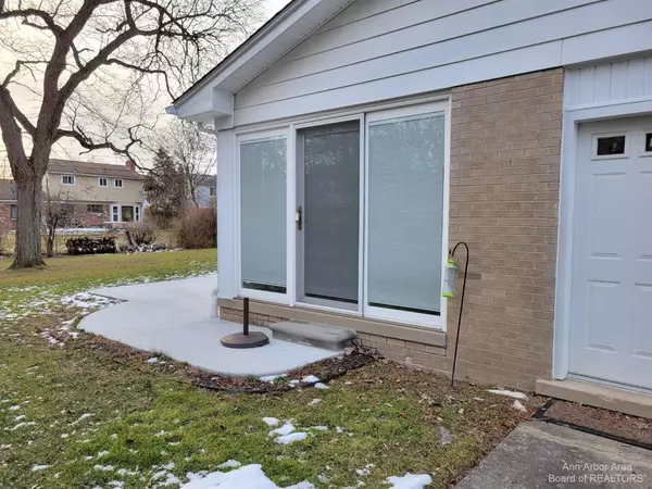 Lathrup Village, MI 48076,18619 MIDDLESEX Avenue