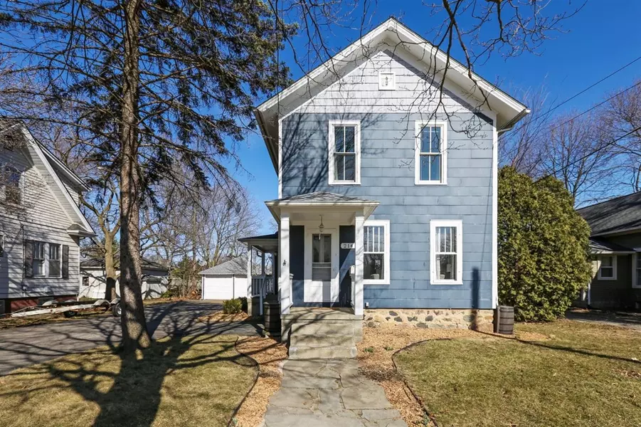 214 N Ann Arbor Street, Saline, MI 48176-1139