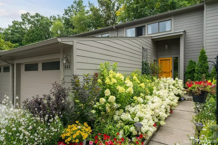 644 Peninsula Court, Ann Arbor, MI 48105