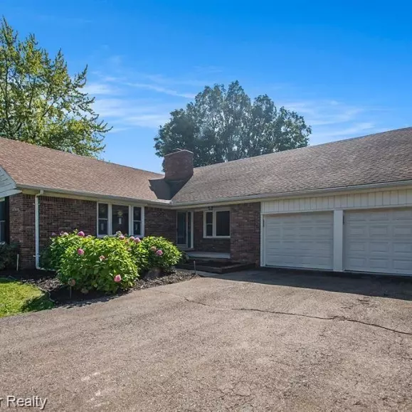 19026 Parke Lane, Grosse Ile, MI 48138-1022