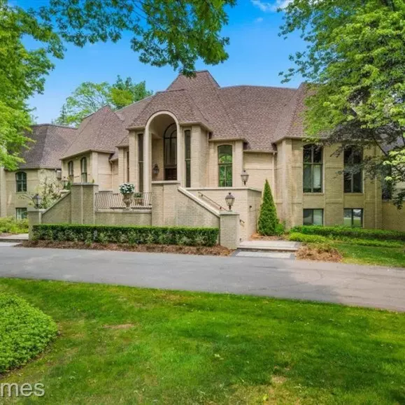 Bloomfield Hills, MI 48304-2140,317 Pine Ridge Drive