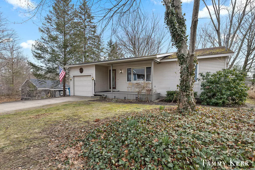 Homes for sale 135 Taylor Street, Saugatuck, MI 49453 MLS70395...