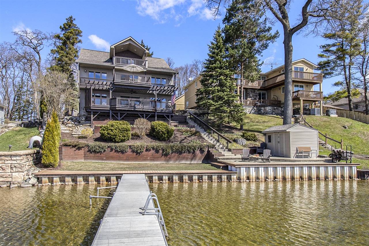 5450 Sharp Drive, Howell, MI 48843-7821