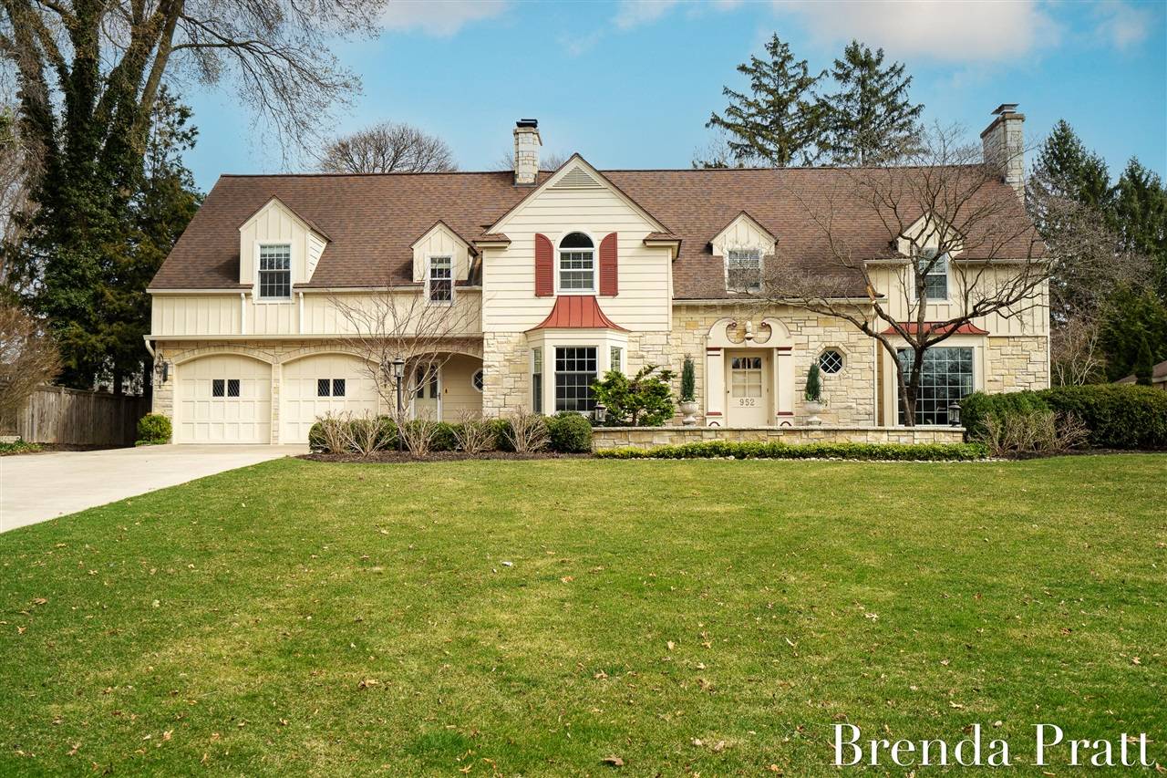 952 Plymouth Avenue, East Grand Rapids, MI 49506-6524