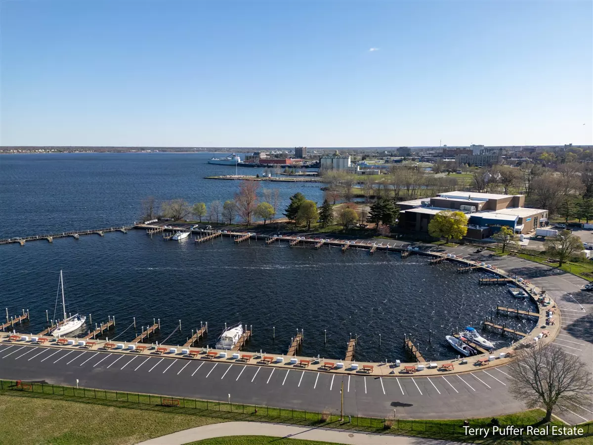 Muskegon, MI 49441-2213,942 Boardwalk Cove Drive