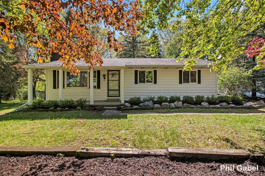 7265 Packer Drive, Belmont, MI 49306-9713