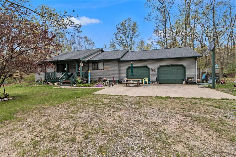 6881 E Bockstanz Road, Fountain, MI 49410