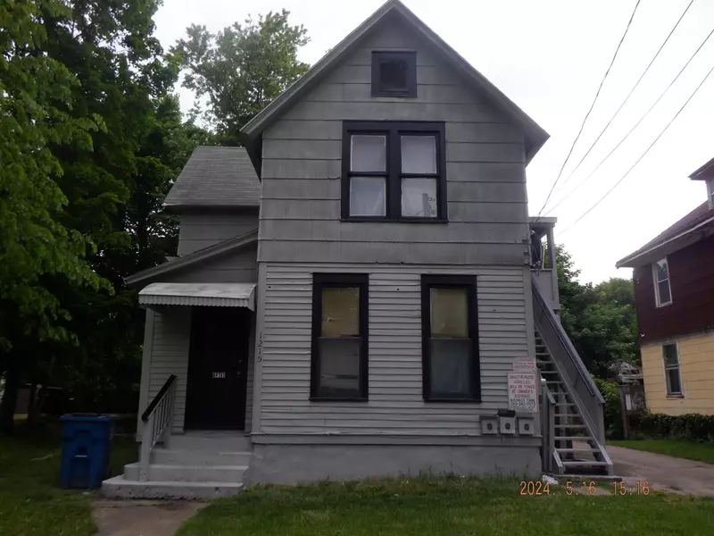 1215 Washington Avenue, Kalamazoo, MI 49001-5748