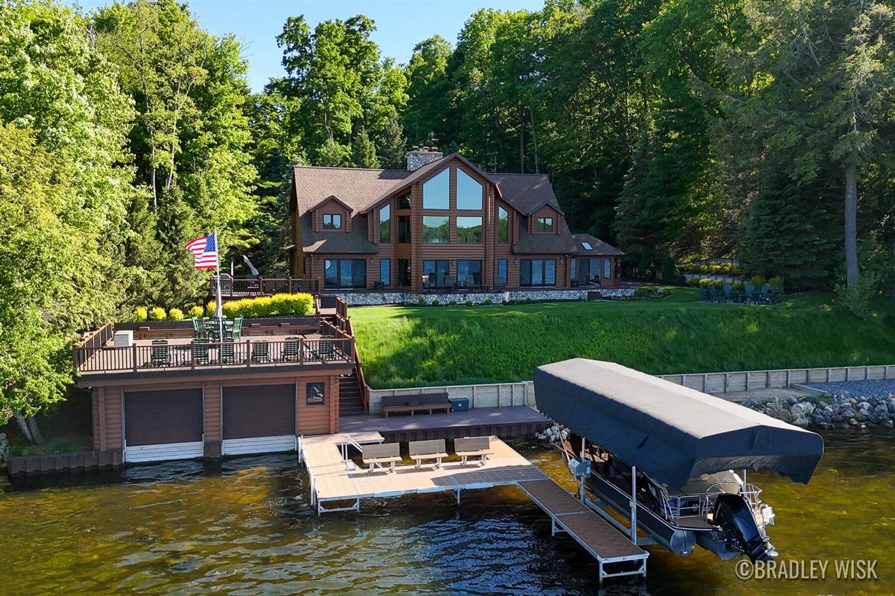 6296 N Swan Pointe Drive, Ludington, MI 49431-9225