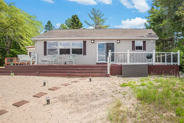 3885 Pointe Drive, Carp Lake, MI 49718