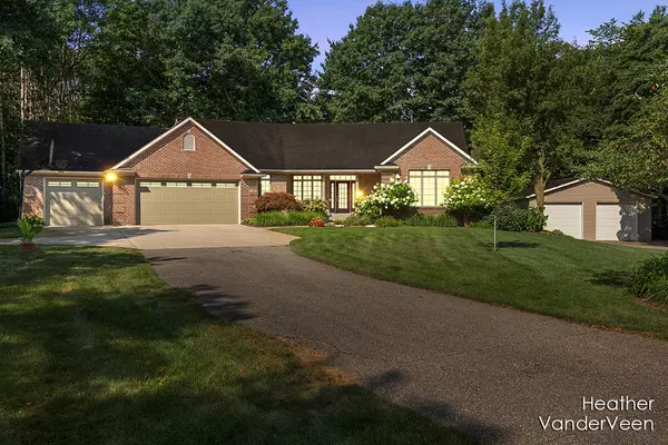 4985 Kenowa Avenue, Grandville, MI 49418-8400
