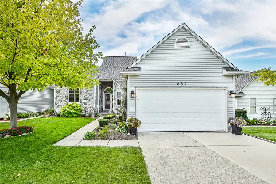 889 Knollwood Circle, South Lyon, MI 48178-2076