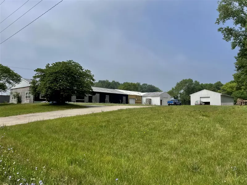 208 Post Road, Buchanan, MI 49107-1021