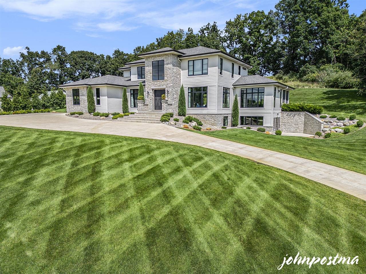 872 Skyevale, Ada, MI 49301-8132
