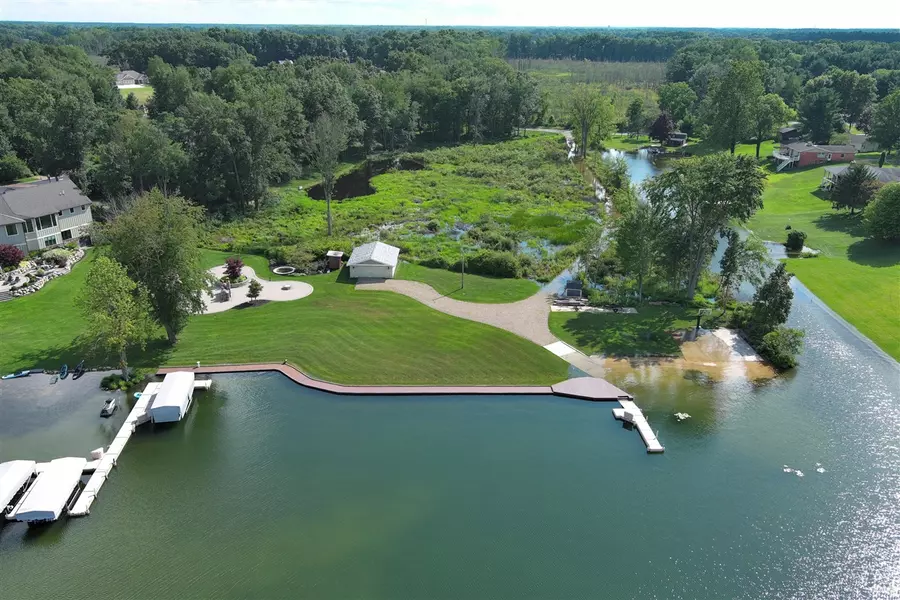 12333 Crowne Pointe Drive, Vicksburg, MI 49097