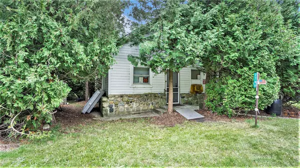 2788 N West Bay Shore Drive, Suttons Bay, MI 49682-9364