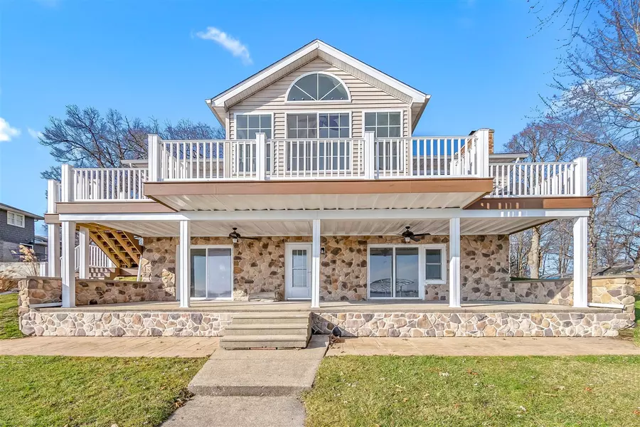 691 Pearl Beach, Coldwater, MI 49036