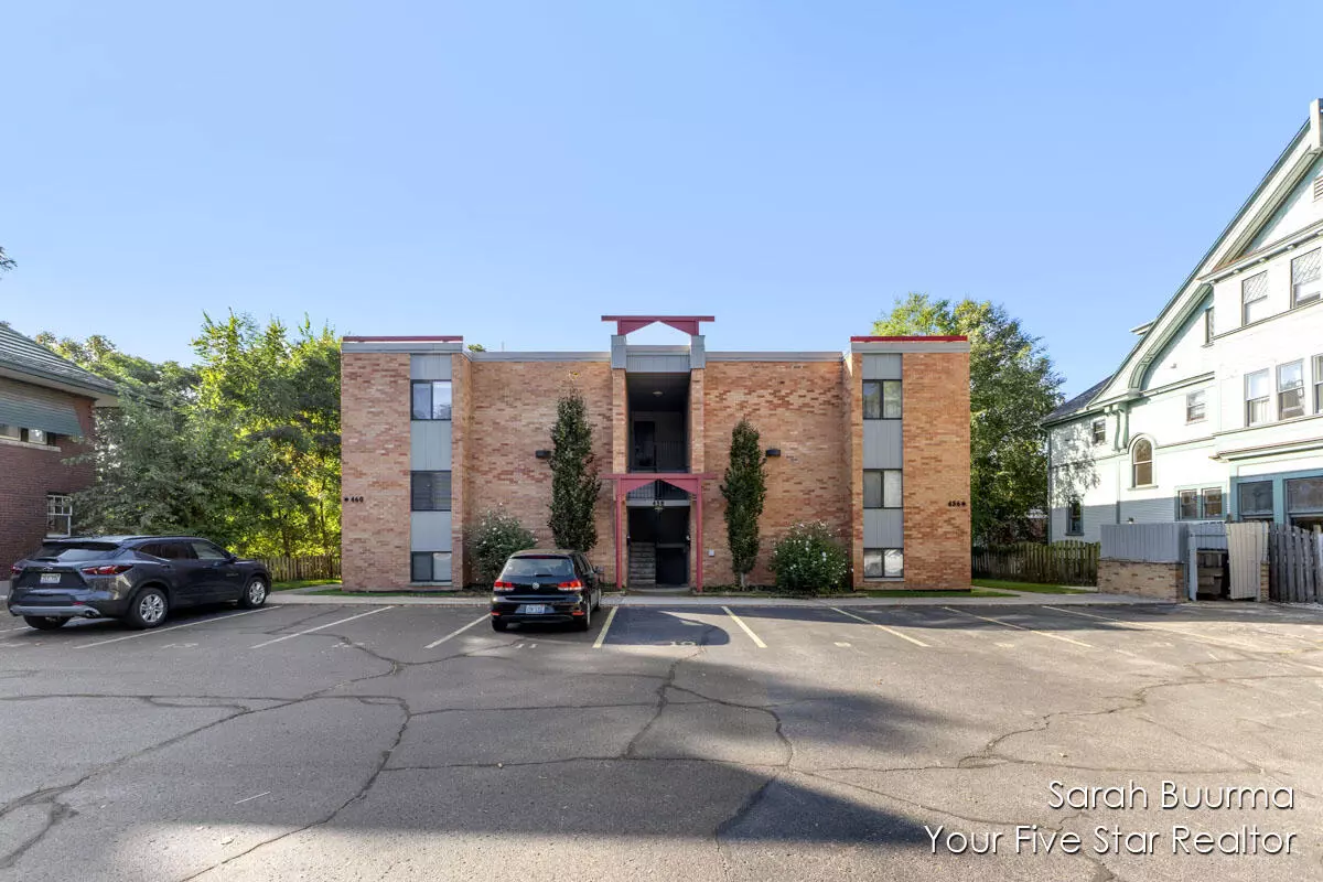 Grand Rapids, MI 49503,460 E Fulton #1