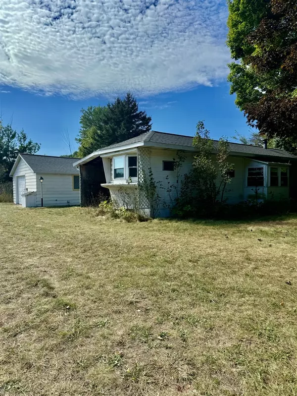 7191 S Southshore, Bear Lake, MI 49614