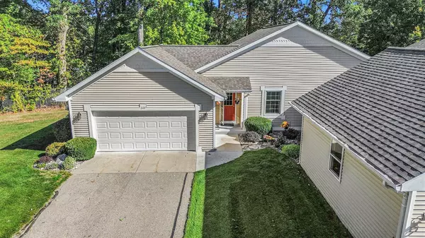 327 Timber Creek Circle, Comstock Park, MI 49321-8545