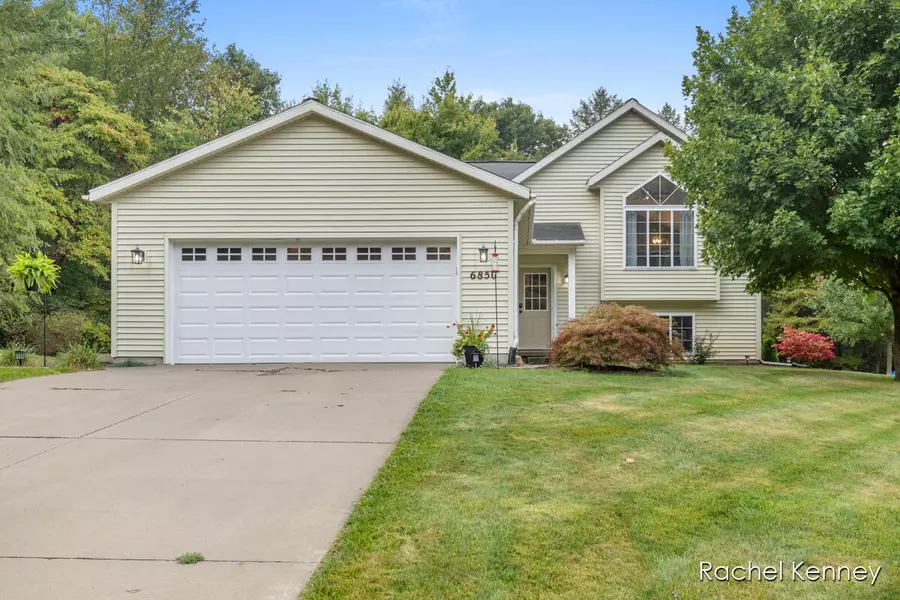 6850 Whispering Forest Drive, Cedar Springs, MI 49319-8375