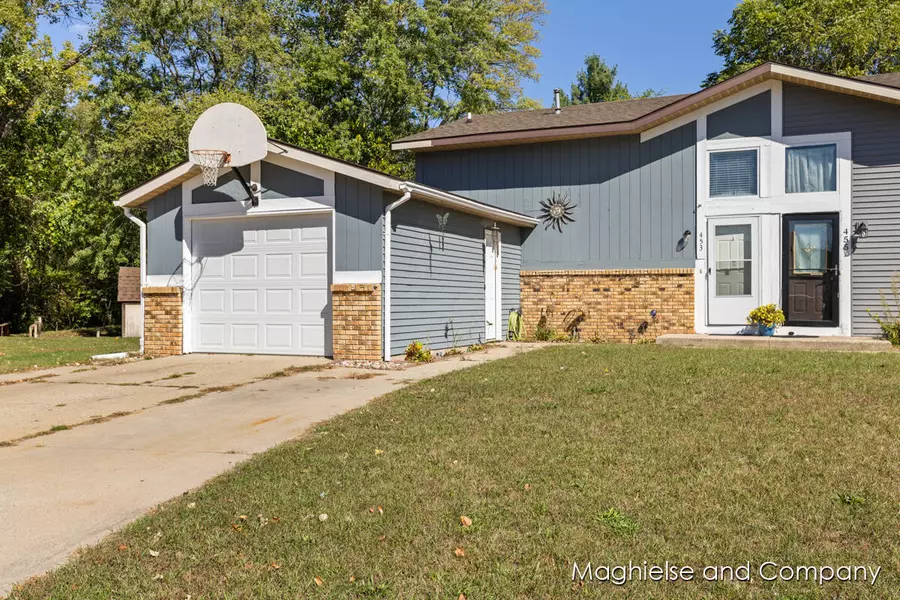 453 Pine Pl Street, Grand Rapids, MI 49548