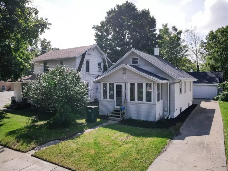 2116 Donora Street, Lansing, MI 48910-3265