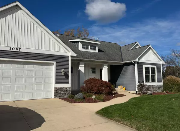 1047 E Bluff Court, Zeeland, MI 49464