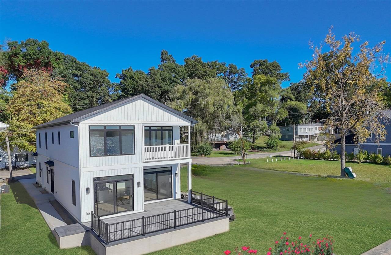 63403 Lakeshore Dr., Dowagiac, MI 49047