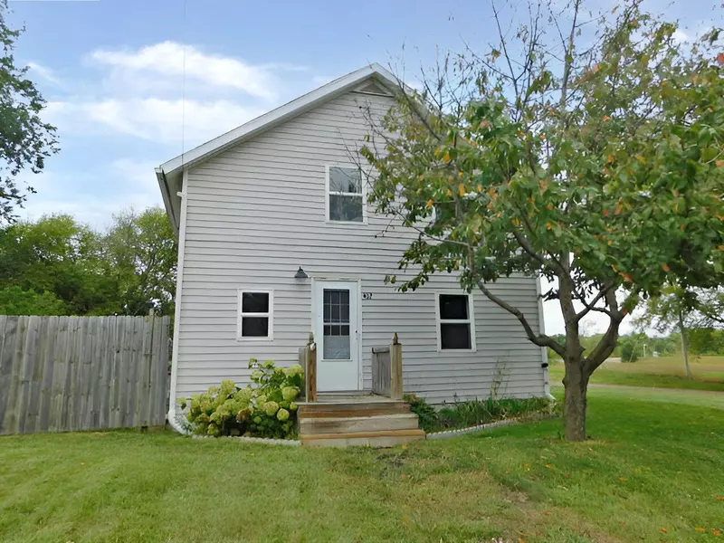 402 Beck Street, Jonesville, MI 49250-9471