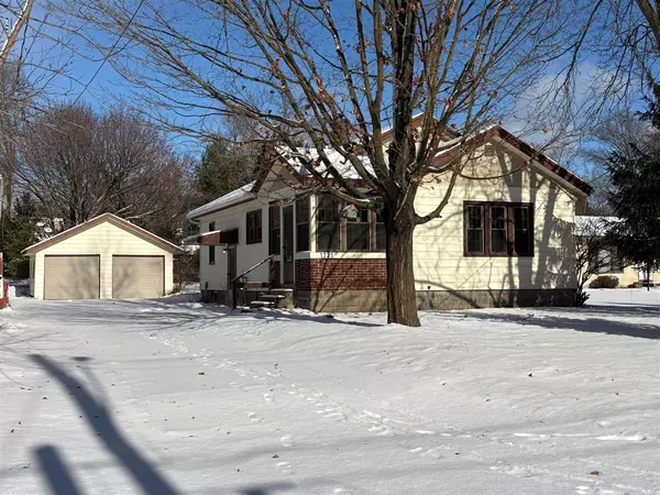 1335 Beechwood Street, Grand Rapids, MI 49505