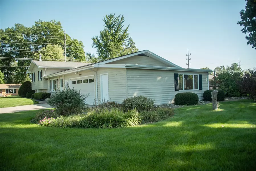 8945 Maplewood Drive, Berrien Springs, MI 49103-1624