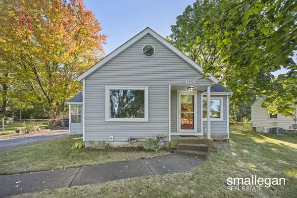 3276 Dean Lake Avenue, Grand Rapids, MI 49525-2841