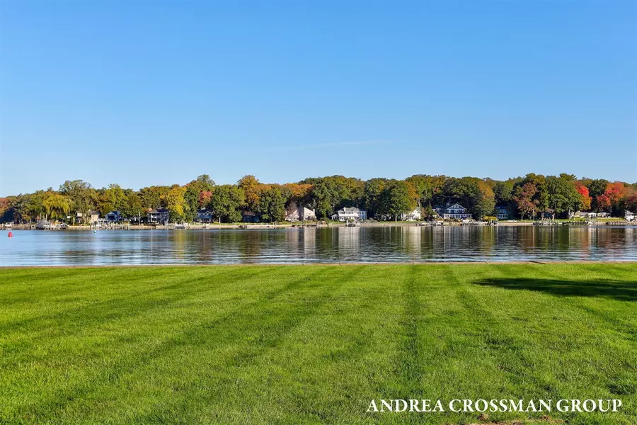1329 Bayview Drive, Holland, MI 49423