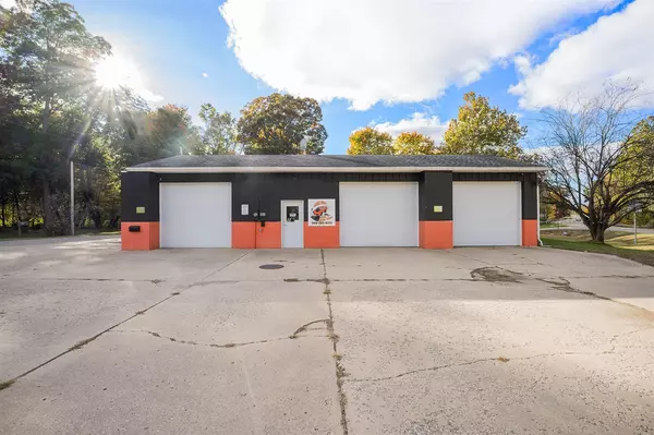818 W Monroe Street, Bangor, MI 49013-1152