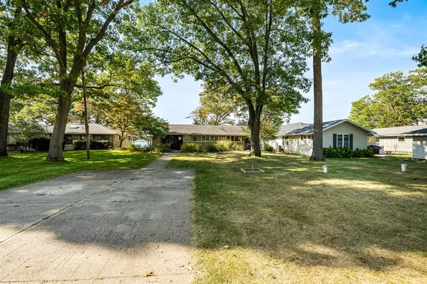 Dowagiac, MI 49047-49047,50286 E Lakeshore Drive