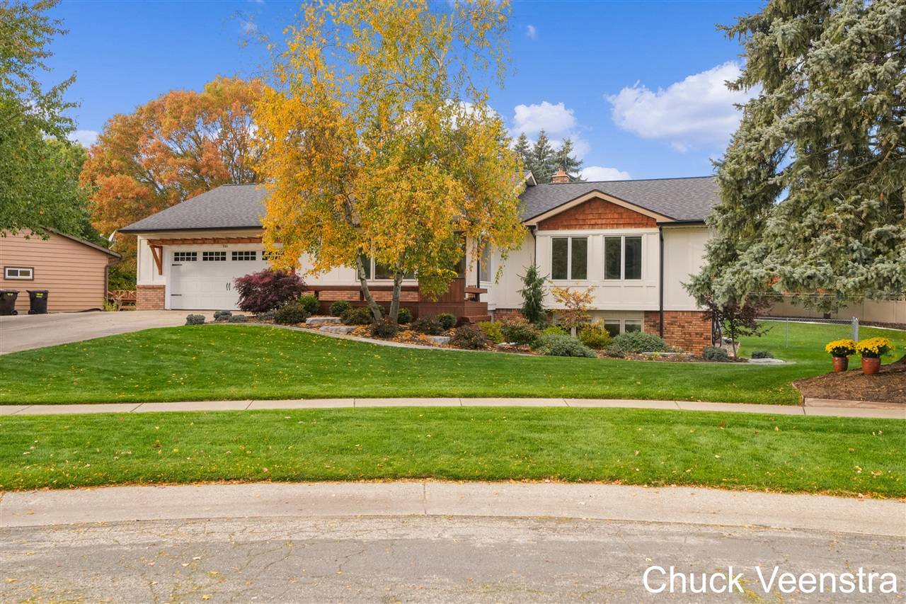 559 Sun Valley Court, Grand Rapids, MI 49548