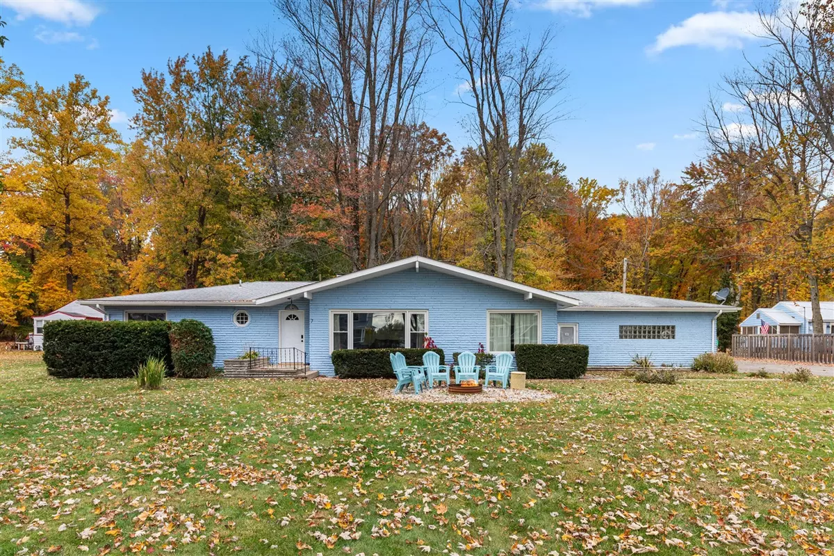 Coloma, MI 49038,5344 Paw Paw Lake Road