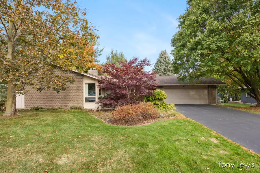 4377 Baywood Drive, Grand Rapids, MI 49546-2217