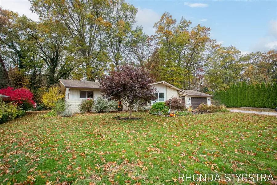 638 Oak Valley Drive, Holland, MI 49424