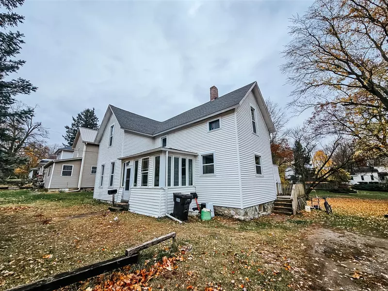 55 Oak Street, Hillsdale, MI 49242-1371