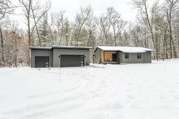 928 E River Road, Muskegon, MI 49445