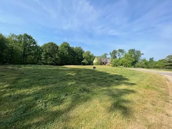 South Lyon, MI 48178-7089,5936 Turnberry Court