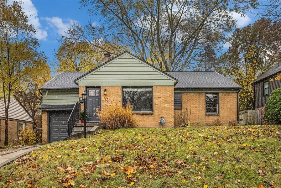 1734 Rosewood Avenue, Grand Rapids, MI 49506-4446