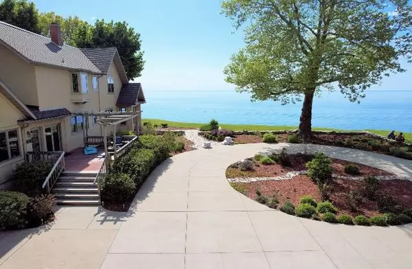 3706 Lakeshore Drive, Saint Joseph, MI 49085-2990