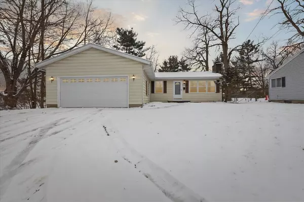 535 Pleasant Home Court, Kalamazoo, MI 49008-3205